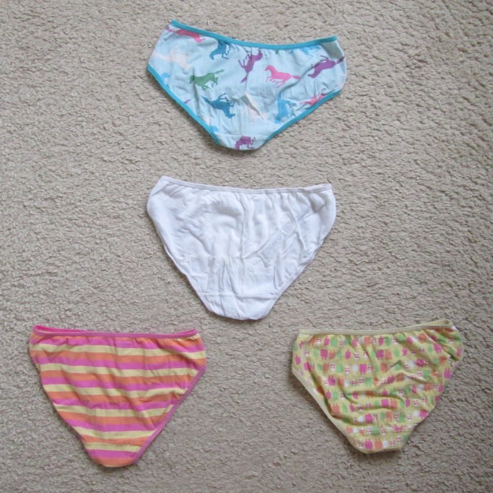 GAP KIDS BUNDLE OF GIRLS UNDERWEAR SZ LARGE